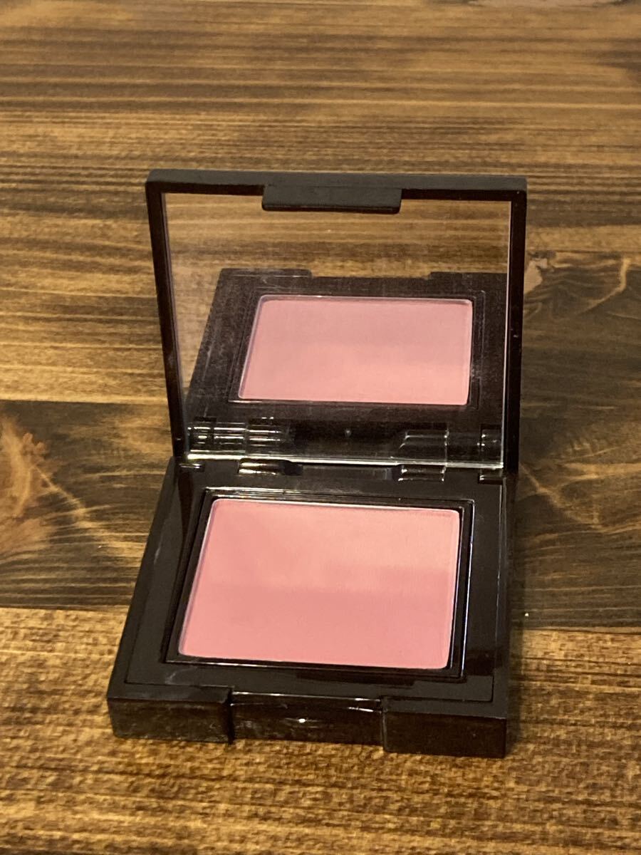 I5J320◆新品同様◆ ローラ メルシエ laura mercier セカンドスキンチークカラー ローズペタル 頬紅 3.6g_画像1