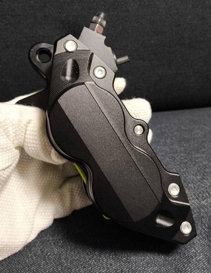 右黒 Dobrembz●ブレーキキャリパー●ピッチ40mm●アルミCNC●4POT●ブレンボ FRANDO シグナス V125 グロム ズーマー NSR モンキー_画像3