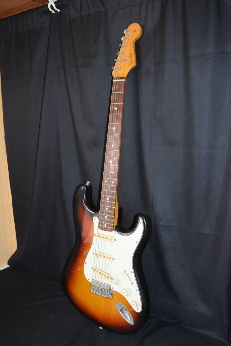 M Fernder フェンダー STRATOCASTER ストラトキャスター エレキギター MADE IN JAPAN 弦楽器 音出し確認済み  ハードケース付き_画像2