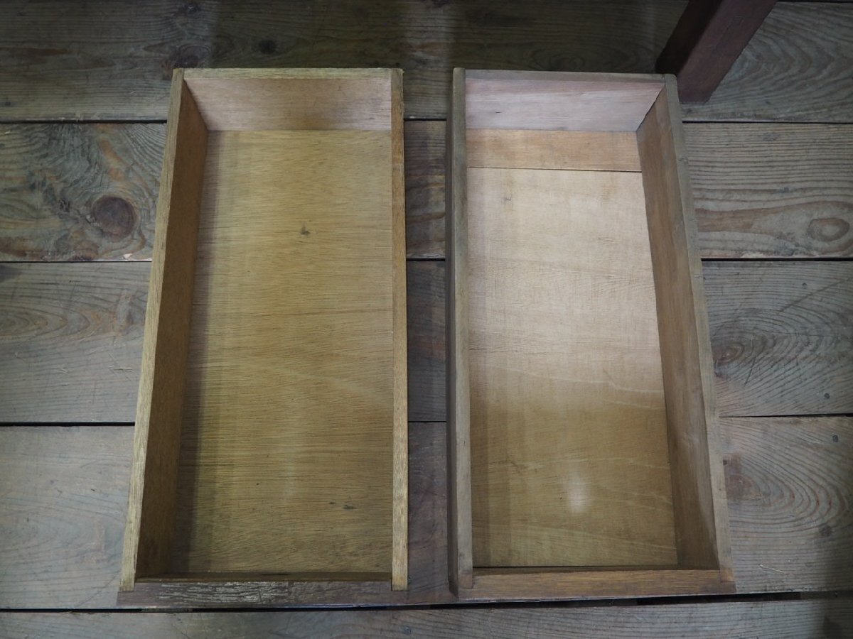 タ荷S0259◆天板W152,5cm×D71,3cm◆収納付き◆しっかりとした古い木製テーブル◆机 デスク 作業台 展示台 レトロ ヴィンテージU(ヤE)松_画像8