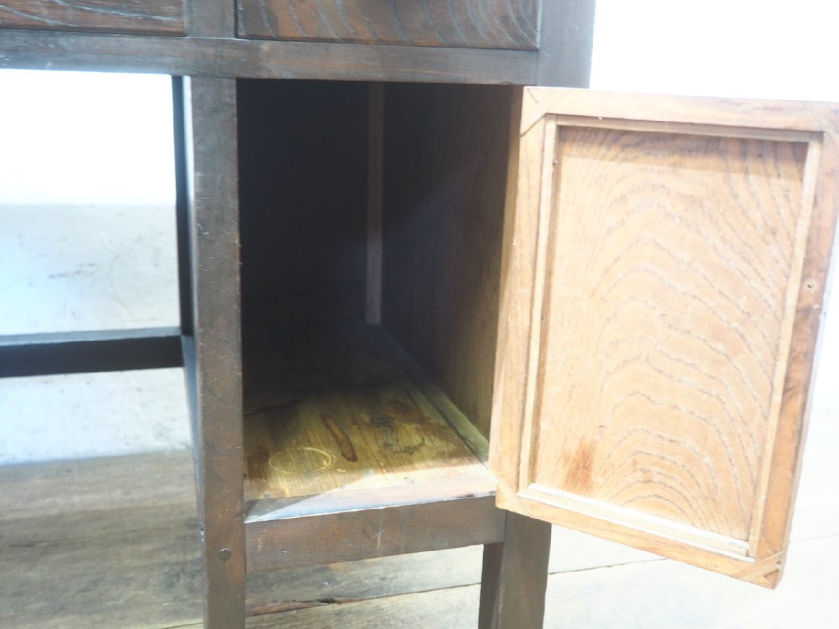 タ荷V0961◆天板W80cm×D45cm◆アンティーク◆希少デザインの古い木製両袖机◆欅 ケヤキ デスク 収納棚 テーブル レトロモダンM(ヤB)松_画像8