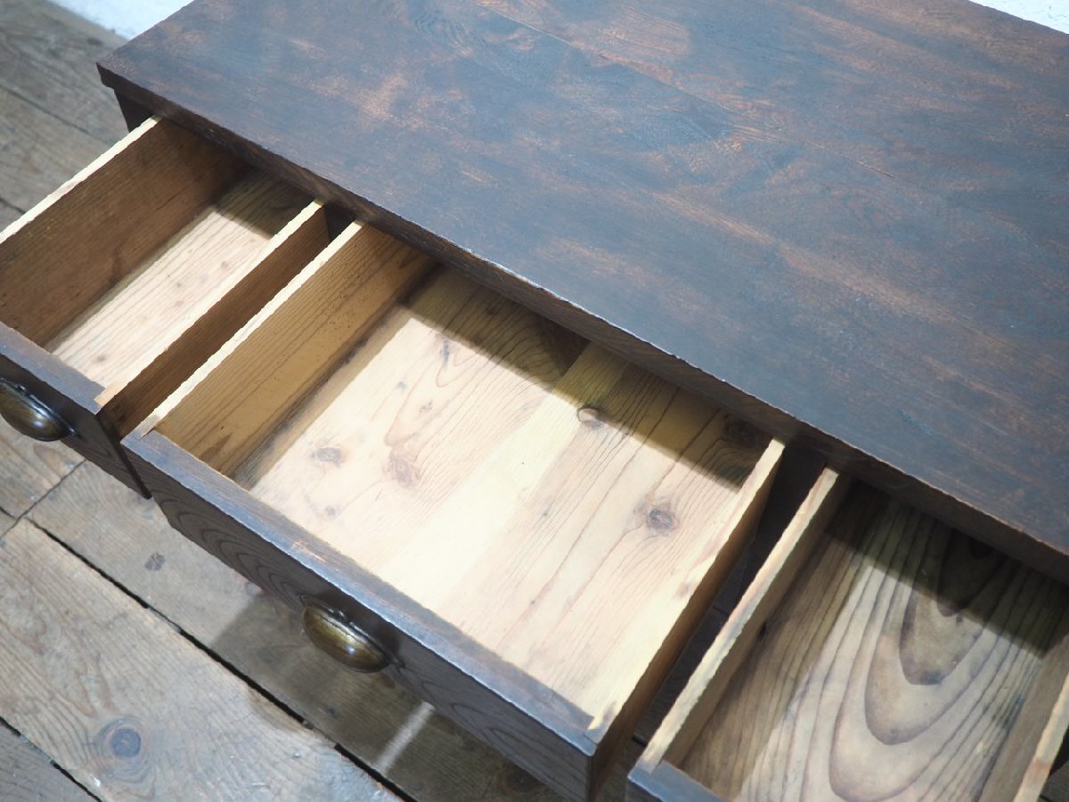 タ荷V0961◆天板W80cm×D45cm◆アンティーク◆希少デザインの古い木製両袖机◆欅 ケヤキ デスク 収納棚 テーブル レトロモダンM(ヤB)松_画像6