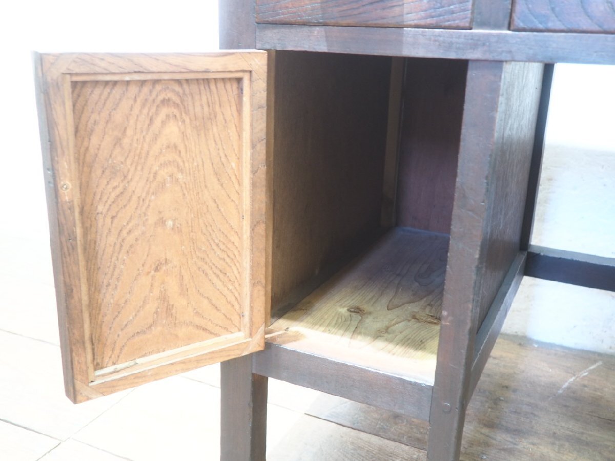 タ荷V0961◆天板W80cm×D45cm◆アンティーク◆希少デザインの古い木製両袖机◆欅 ケヤキ デスク 収納棚 テーブル レトロモダンM(ヤB)松_画像7