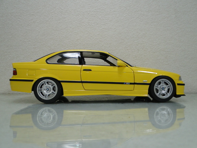 UTモデル　1/18　BMW　E36-M3_画像4