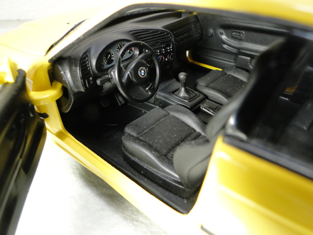 UTモデル　1/18　BMW　E36-M3_画像7