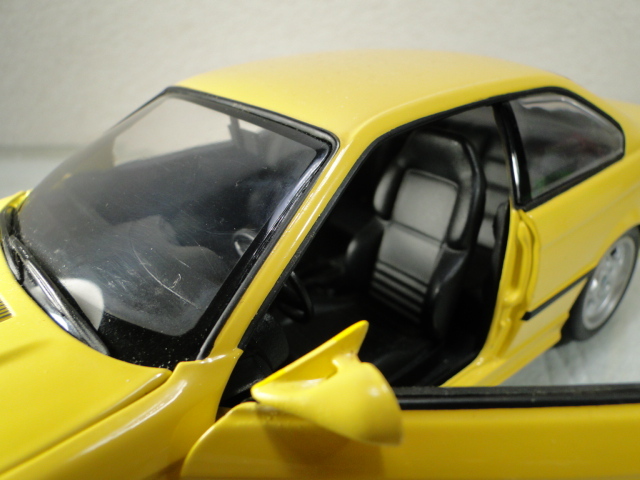 UTモデル　1/18　BMW　E36-M3_画像8
