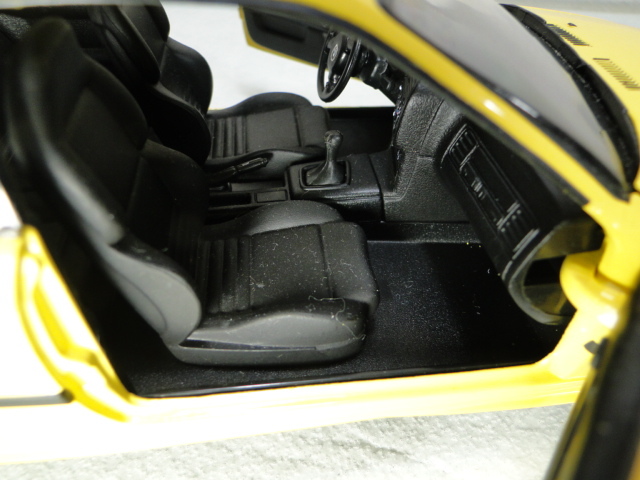 UTモデル　1/18　BMW　E36-M3_画像9