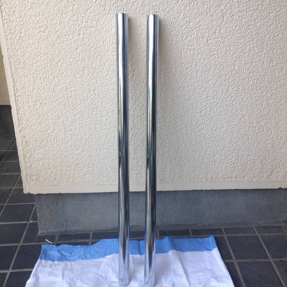 (KU) 鉄パイプ 長さ約74cm 外経約3.19cm 傷、メッキ剥げ、メッキ荒れあり 室内保管 USED JUNK_画像1