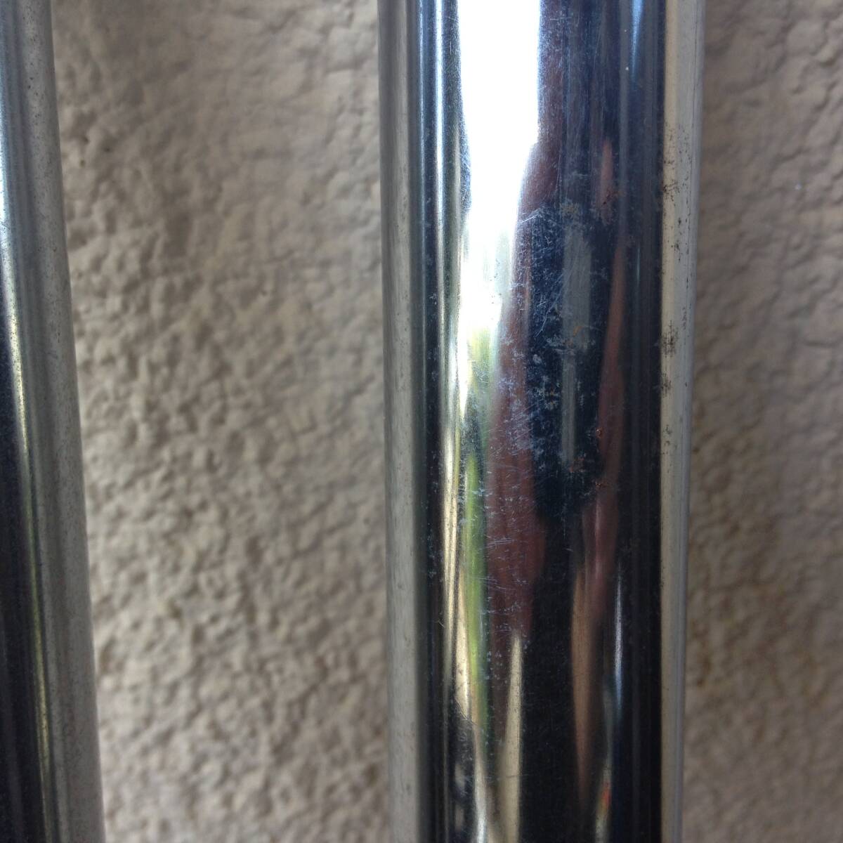 (KU) 鉄パイプ 長さ約74cm 外経約3.19cm 傷、メッキ剥げ、メッキ荒れあり 室内保管 USED JUNK_画像4