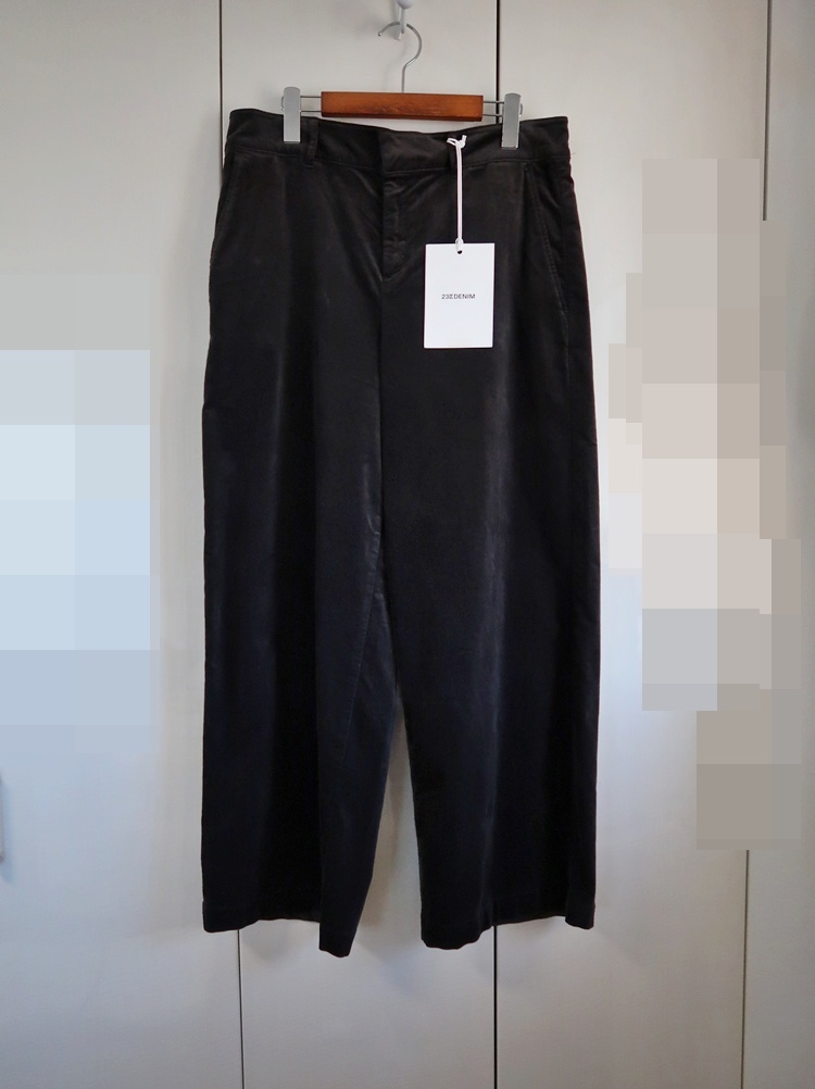 未使用■23区■大きいサイズ46■【洗える】23区DENIM ベルベットストレッチ ワイドパンツ■黒■定価2.4万_画像3