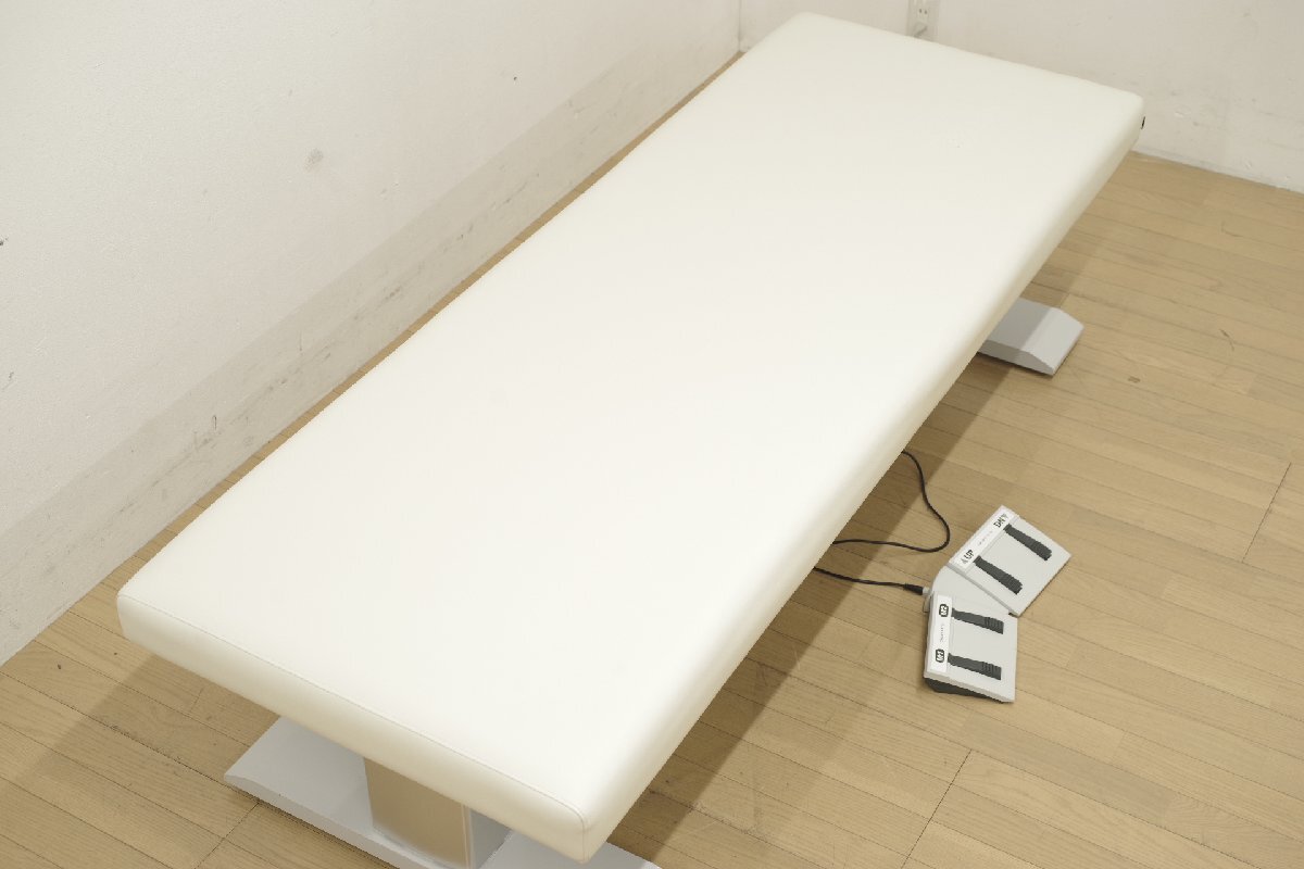 LINAK オカムラ 電動昇降ベッド 約70cm×190cm 診察台 施術台 整体 鍼灸院 マッサージ 美容 エステ 動作確認済_画像4