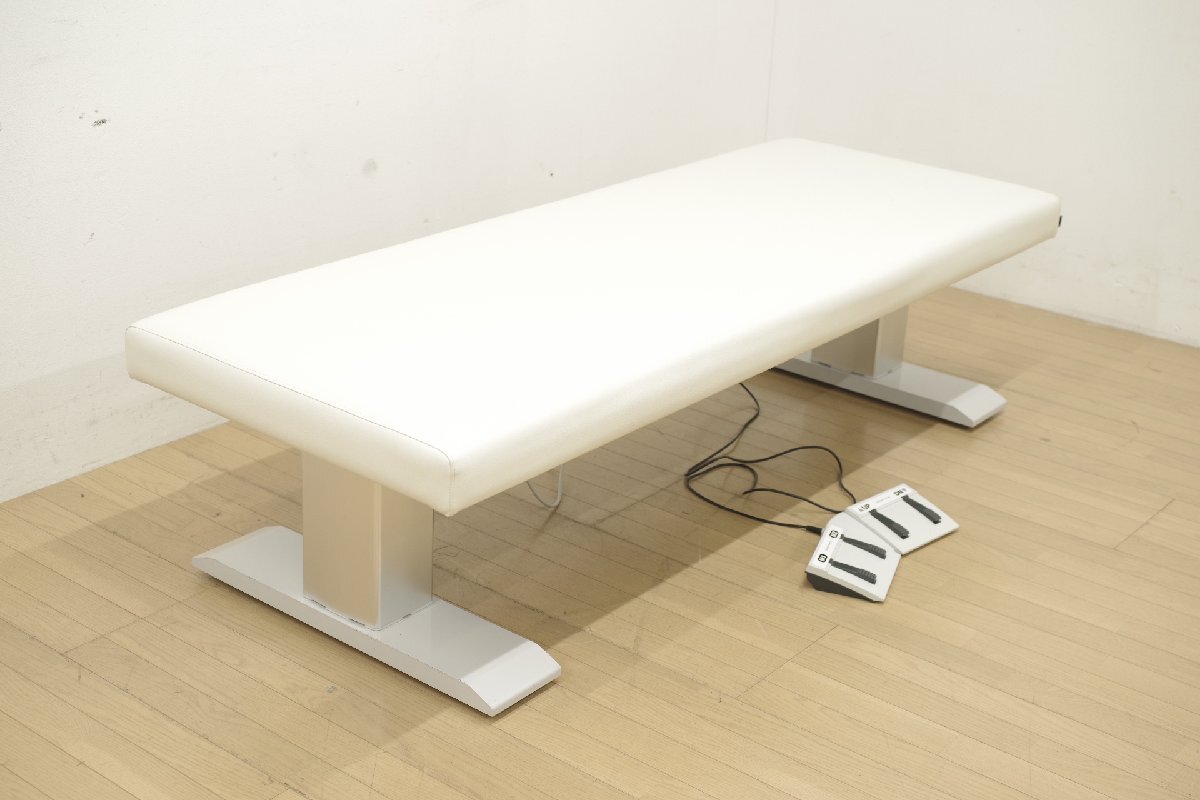 LINAK オカムラ 電動昇降ベッド 約70cm×190cm 診察台 施術台 整体 鍼灸院 マッサージ 美容 エステ 動作確認済_画像1