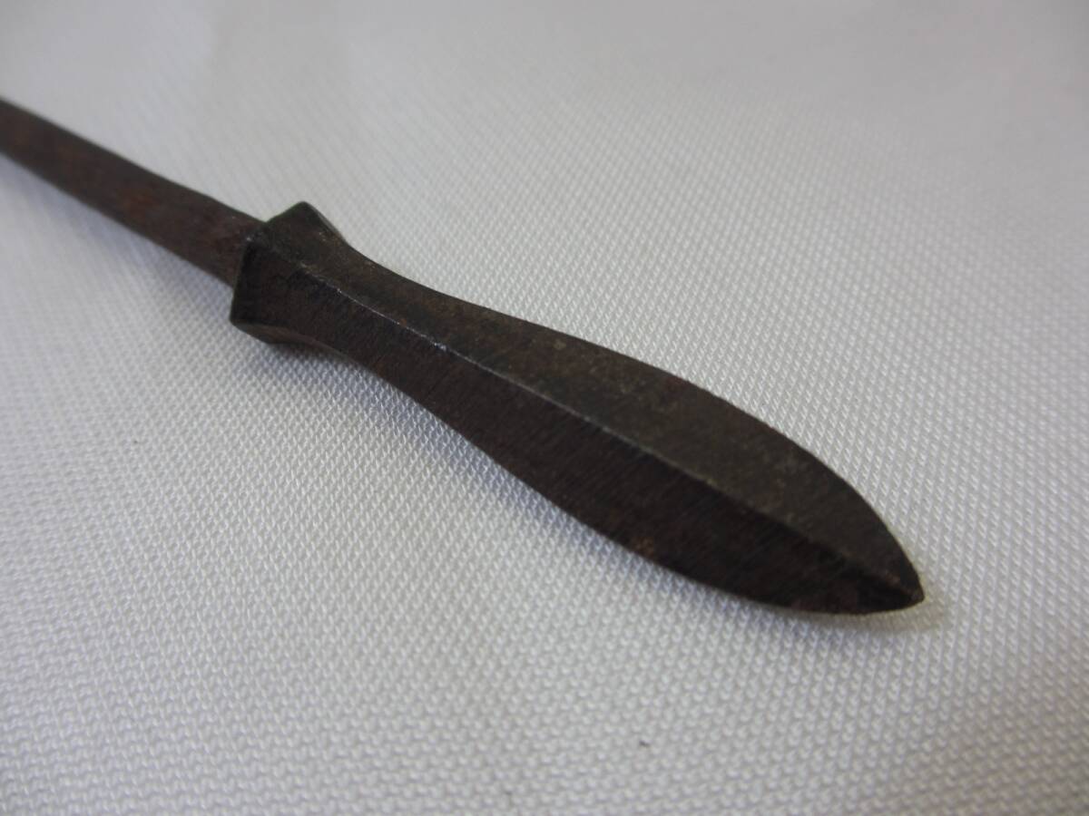 Y98*D* металлический стрела .* доспехи стрельба из лука смычок стрела копье * старый . антиквариат старый изобразительное искусство времена предмет * металлический . голова * античный металлические изделия меч . изобразительное искусство *