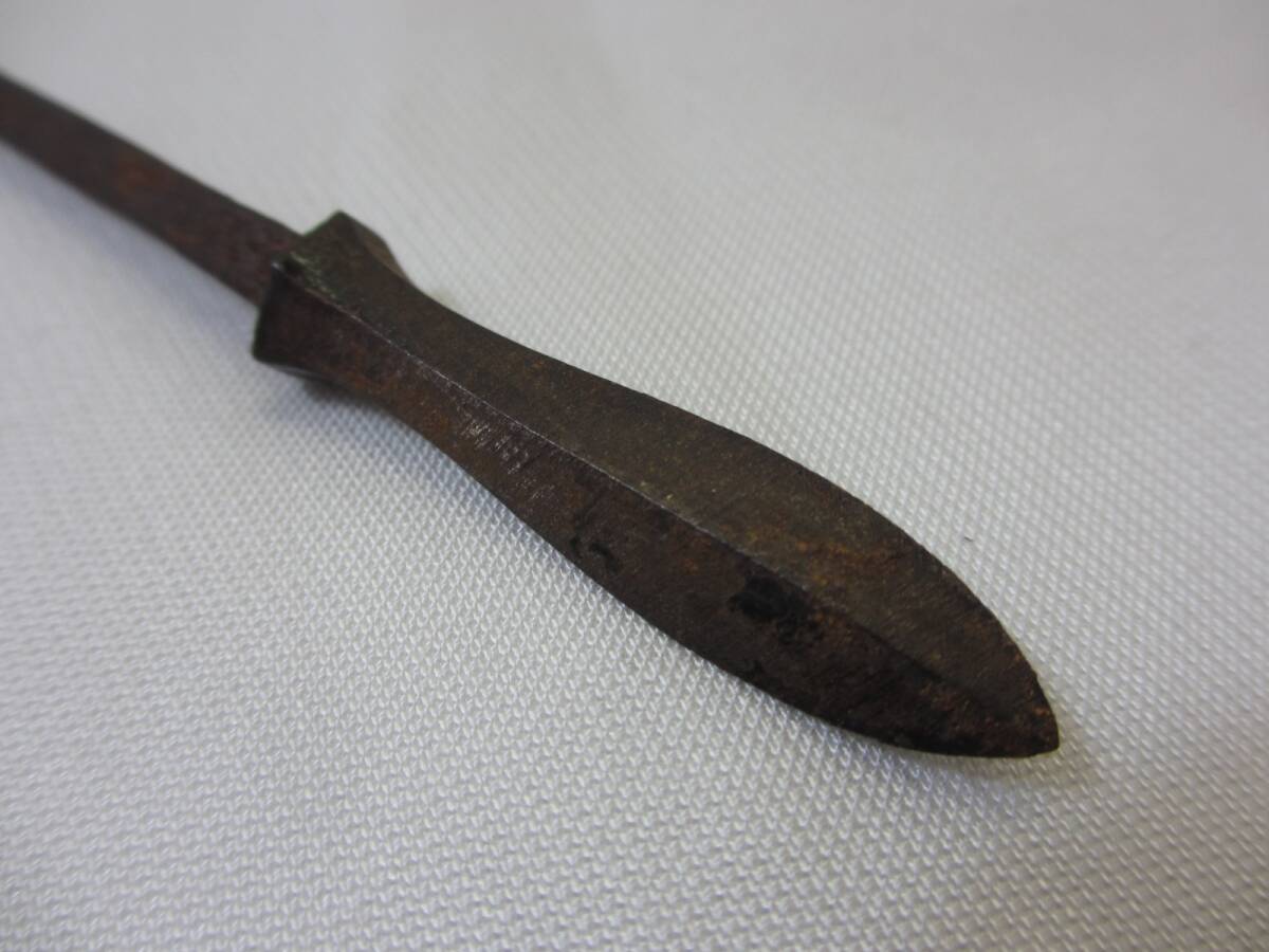 Y98*D* металлический стрела .* доспехи стрельба из лука смычок стрела копье * старый . антиквариат старый изобразительное искусство времена предмет * металлический . голова * античный металлические изделия меч . изобразительное искусство *