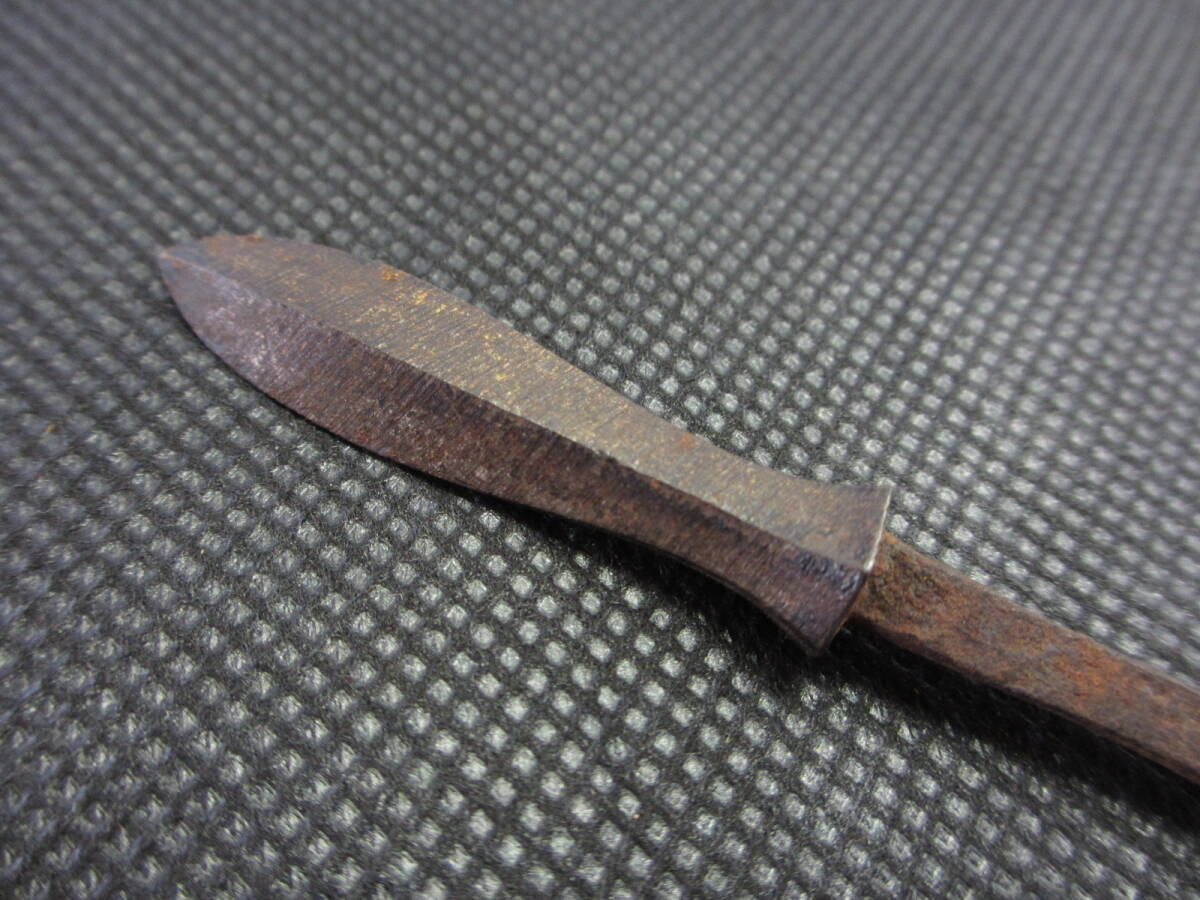 Y98*D* металлический стрела .* доспехи стрельба из лука смычок стрела копье * старый . антиквариат старый изобразительное искусство времена предмет * металлический . голова * античный металлические изделия меч . изобразительное искусство *