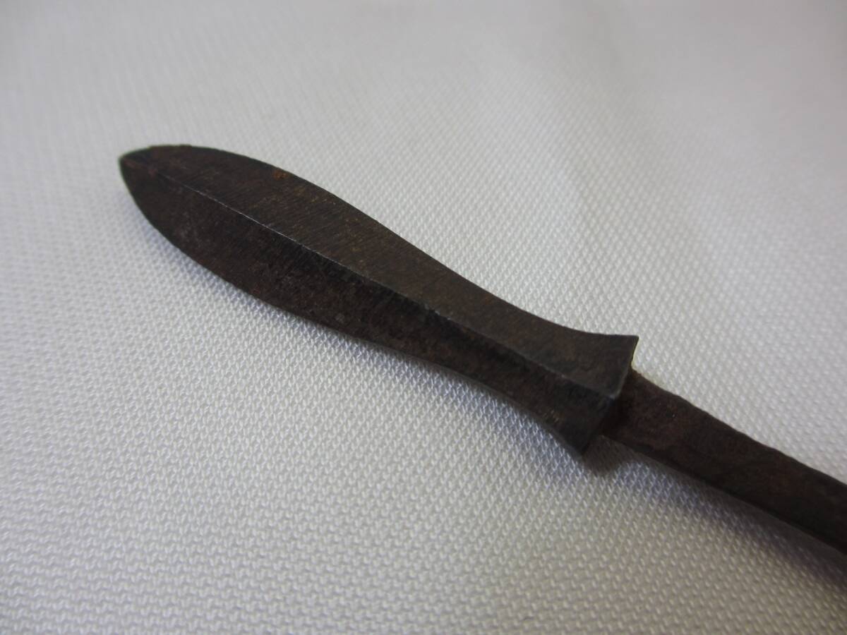 Y98*D* металлический стрела .* доспехи стрельба из лука смычок стрела копье * старый . антиквариат старый изобразительное искусство времена предмет * металлический . голова * античный металлические изделия меч . изобразительное искусство *