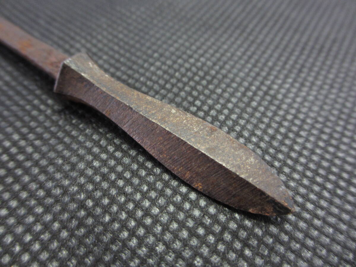 Y98*D* металлический стрела .* доспехи стрельба из лука смычок стрела копье * старый . антиквариат старый изобразительное искусство времена предмет * металлический . голова * античный металлические изделия меч . изобразительное искусство *