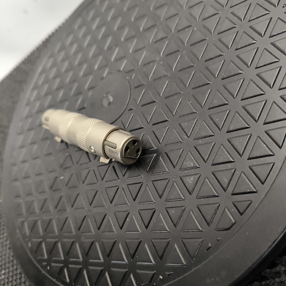 「M62_7N」ITT CANON XLR-3-11-11 キャノン3ピン　XLRメス　中継 中古(251025)_画像3