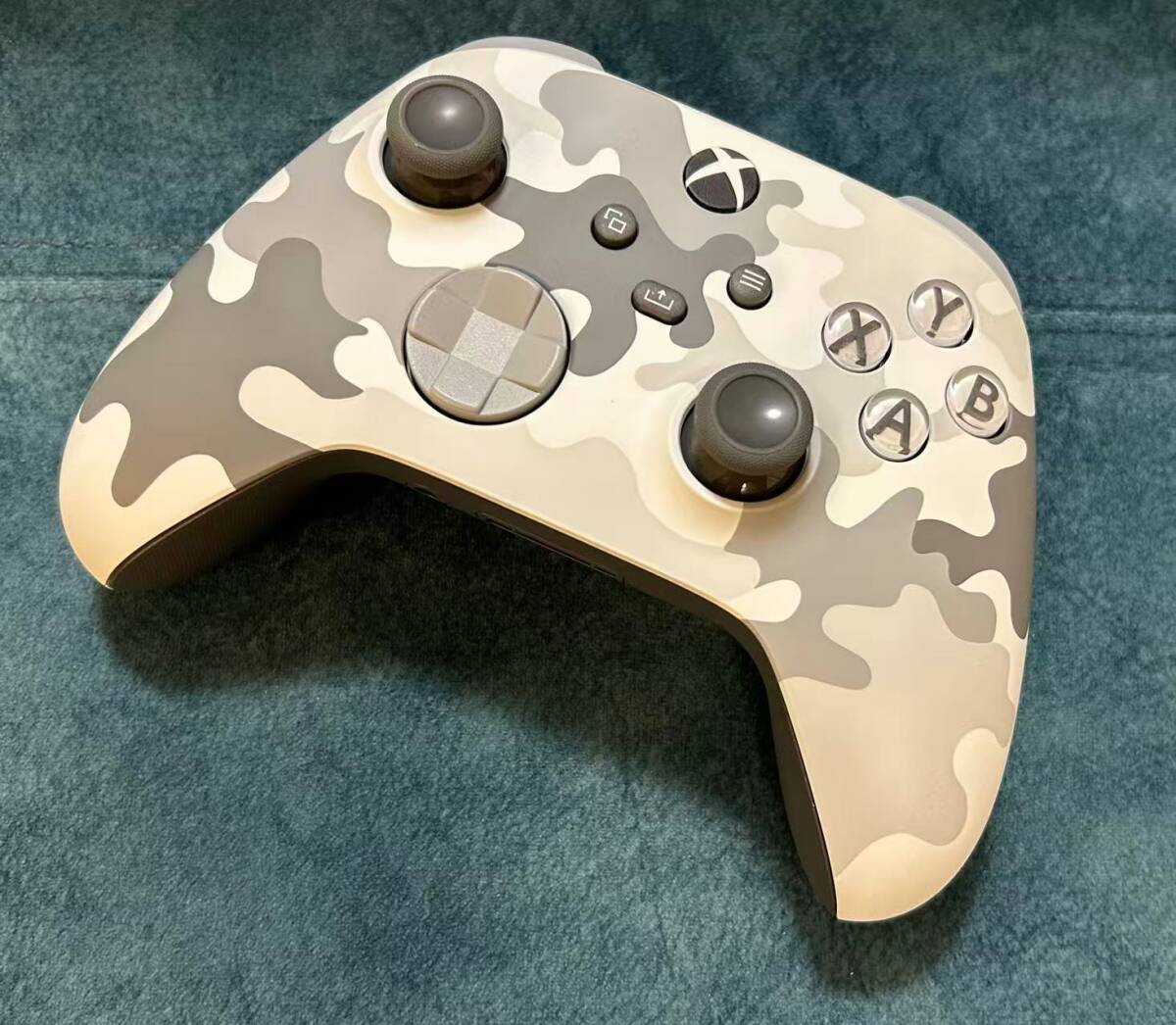 新品同様 XBOX ワイヤレス コントローラ カモ QAU-00140_画像1