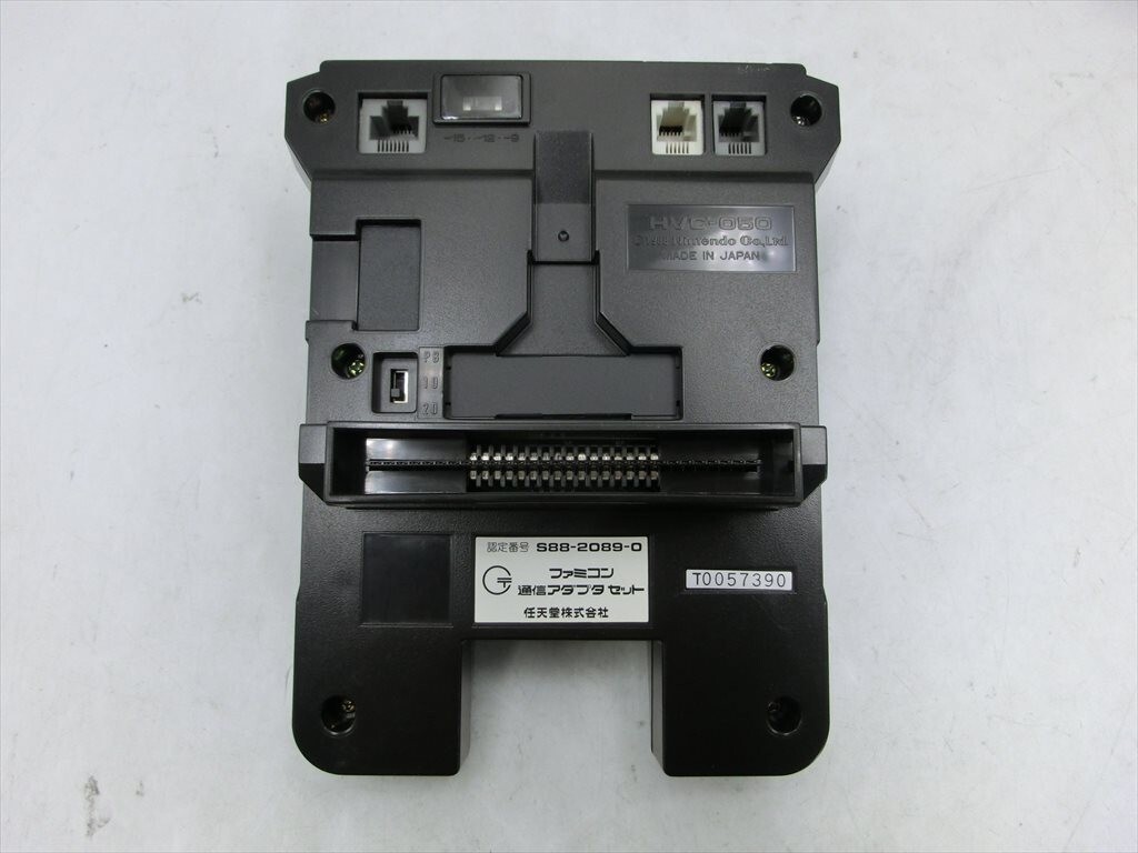 T【ヌ7-87】【100サイズ】ニンテンドー ファミコン 本体セット/通信アダプタ付/ゲーム機/ジャンク扱い/※傷・汚れ有_画像3
