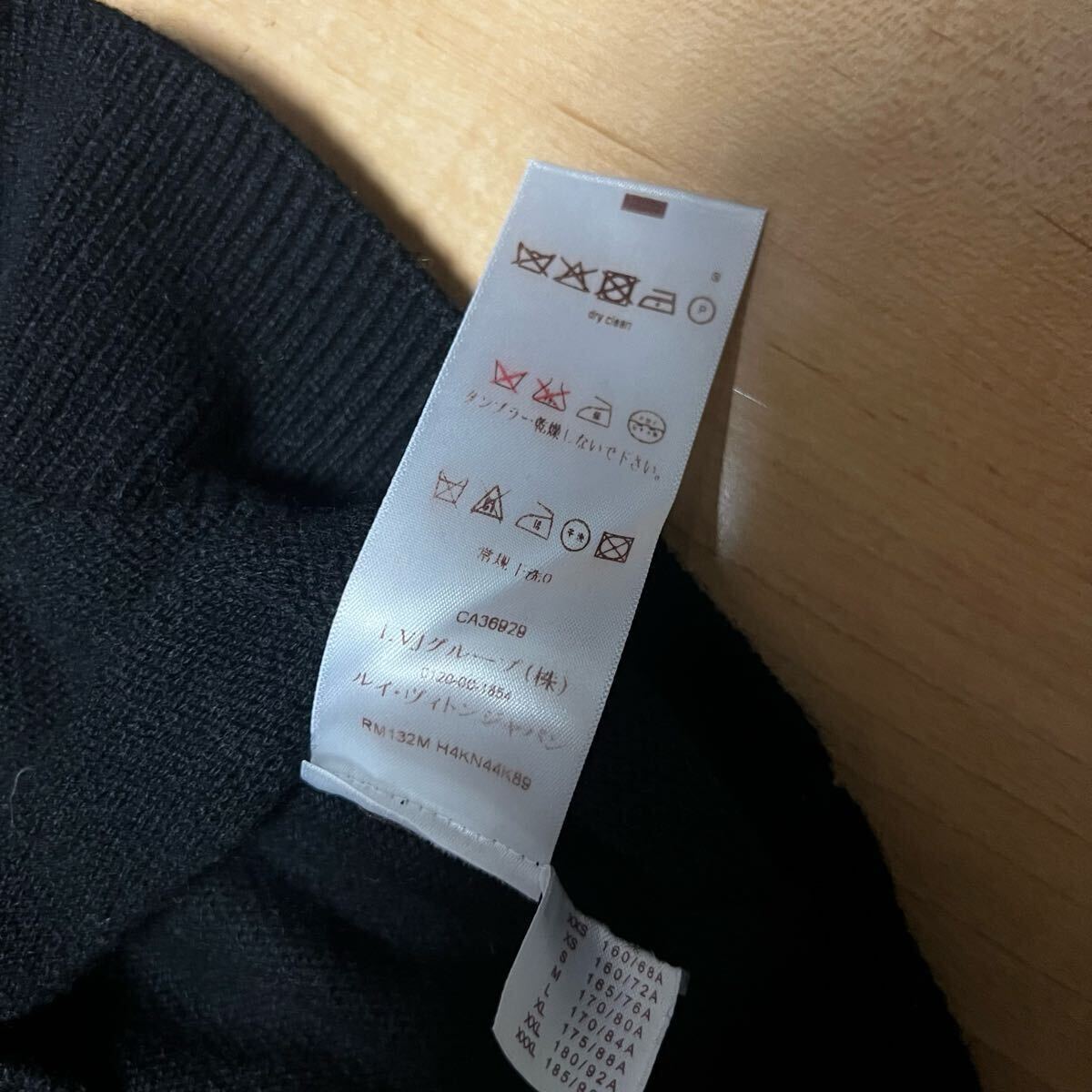 激安 格安 Louis Vuitton ルイ・ヴィトン LV カーディガン ニット 長袖 ブラック 黒 ワンポイント リブ イタリア製_画像7