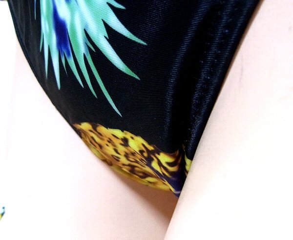 ★☆つるつるパイナップル柄入り黒ビキニ水着ひも結びショーツ☆★_画像4