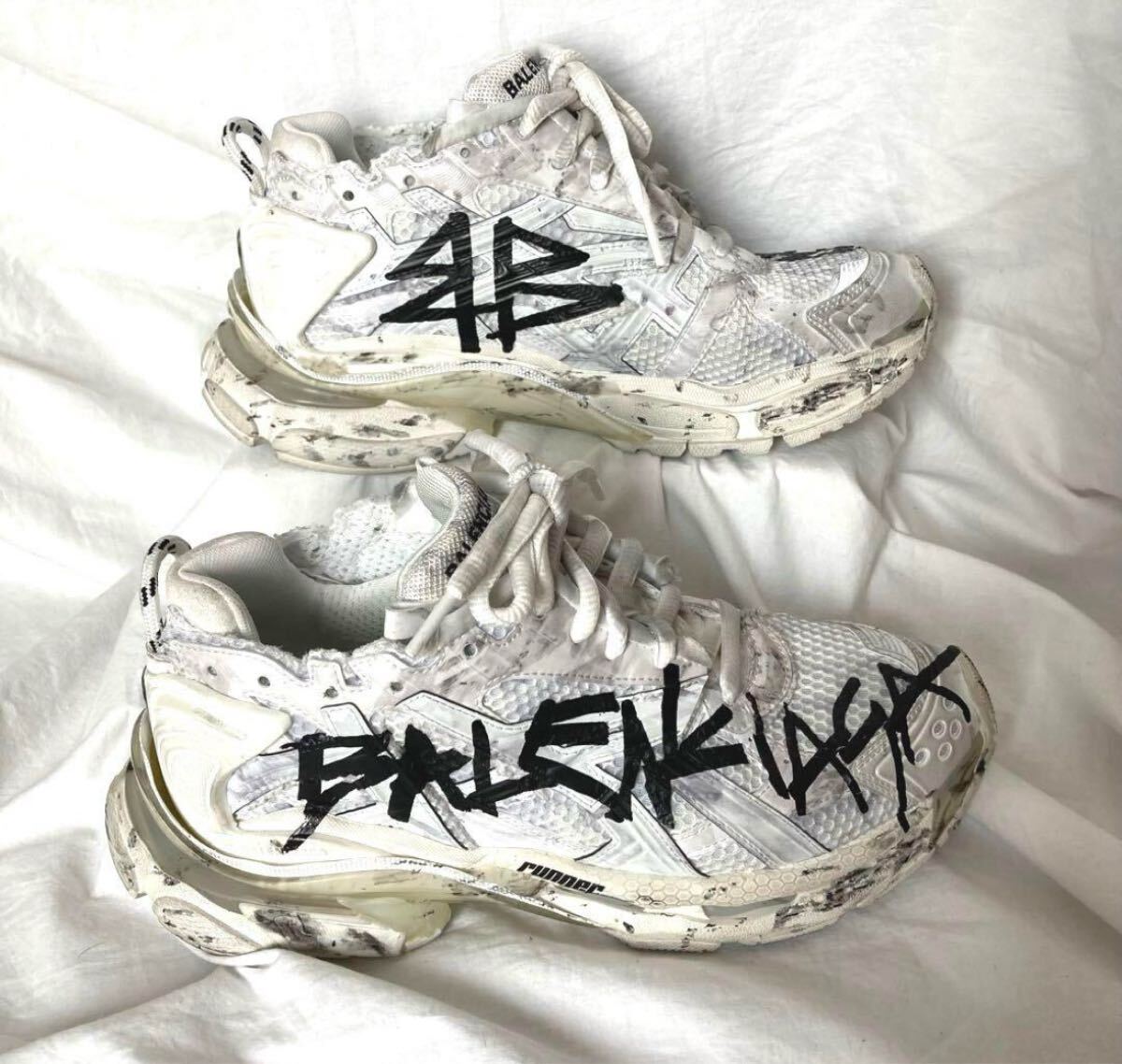 美品 バレンシアガ スニーカー ランナー グラフィティ 再構築 白 箱・袋付き_画像2