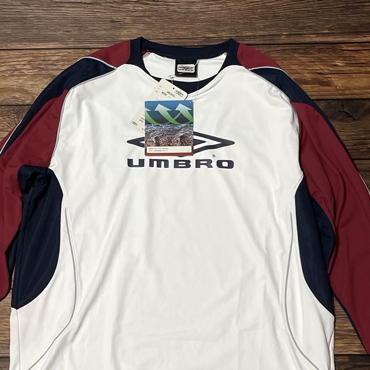 新品 未使用 UMBRO アンブロ シャツ プルオーバーシャツ 長袖 トレーニングウェア メンズ トップス スポーツ ゆったり サッカー ホワイト L_画像4