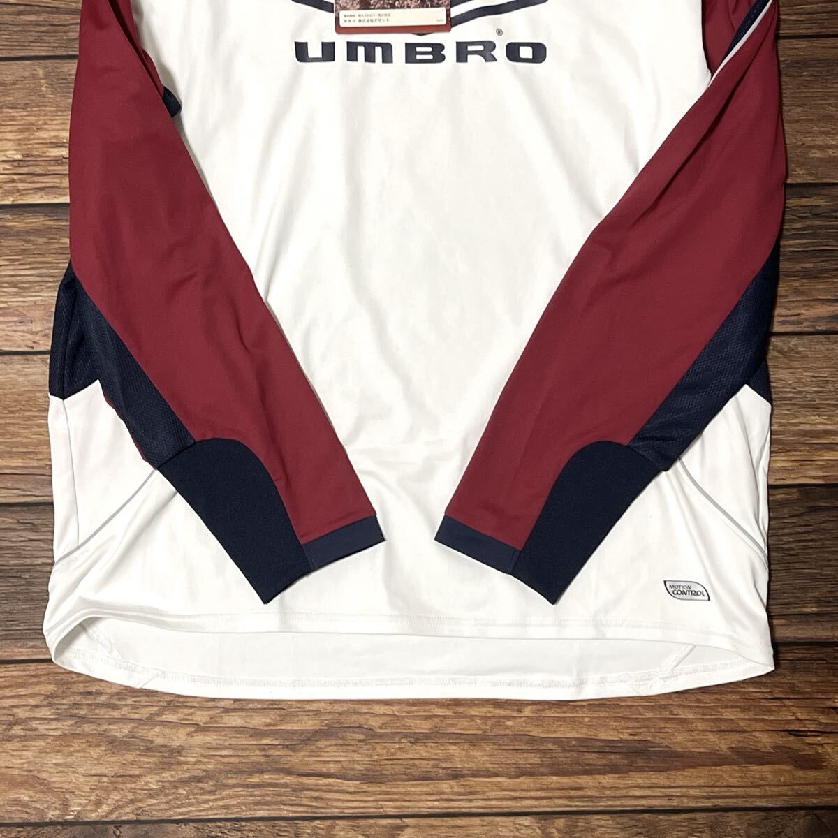 新品 未使用 UMBRO アンブロ シャツ プルオーバーシャツ 長袖 トレーニングウェア メンズ トップス スポーツ ゆったり サッカー ホワイト L_画像5