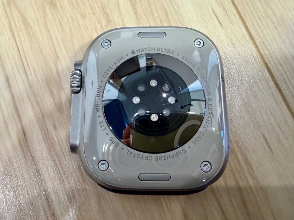 ★美麗 Apple Watch Ultra 49mm GPS+Cellular チタンケース 本体＋PITAKAカーボンバンド＋ESR保護ケース付 箱・クレードル完備 動作良好_画像4