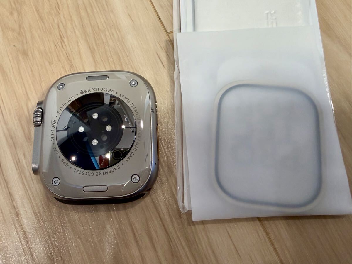 ★美麗 Apple Watch Ultra 49mm GPS+Cellular チタンケース 本体＋PITAKAカーボンバンド＋ESR保護ケース付 箱・クレードル完備 動作良好_画像5