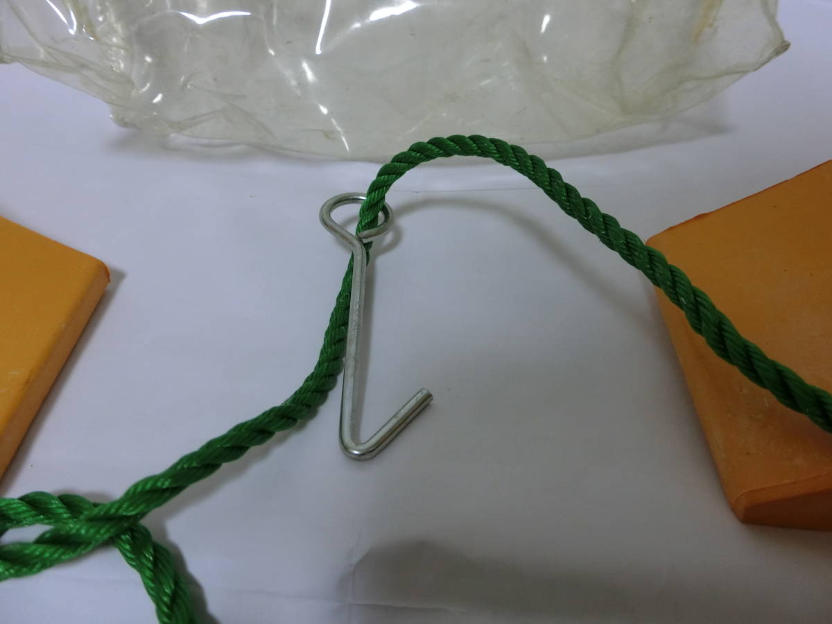 北海道・九州・沖縄県以外は宅急便送料無料!【新品・未使用・自宅保管品】HHH スリーエッチ タイヤストッパー S型セット 乗用車用  _画像4