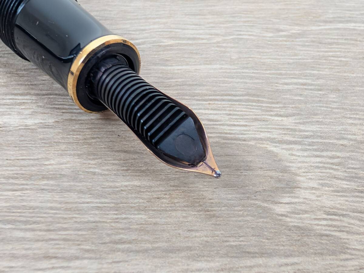【逸品】Pelikan スーベレーン M600 14C-585 金ペン M（中字） ピストン吸入式／ドイツ製 名作M600の“絶妙バランス”な書き味_画像6