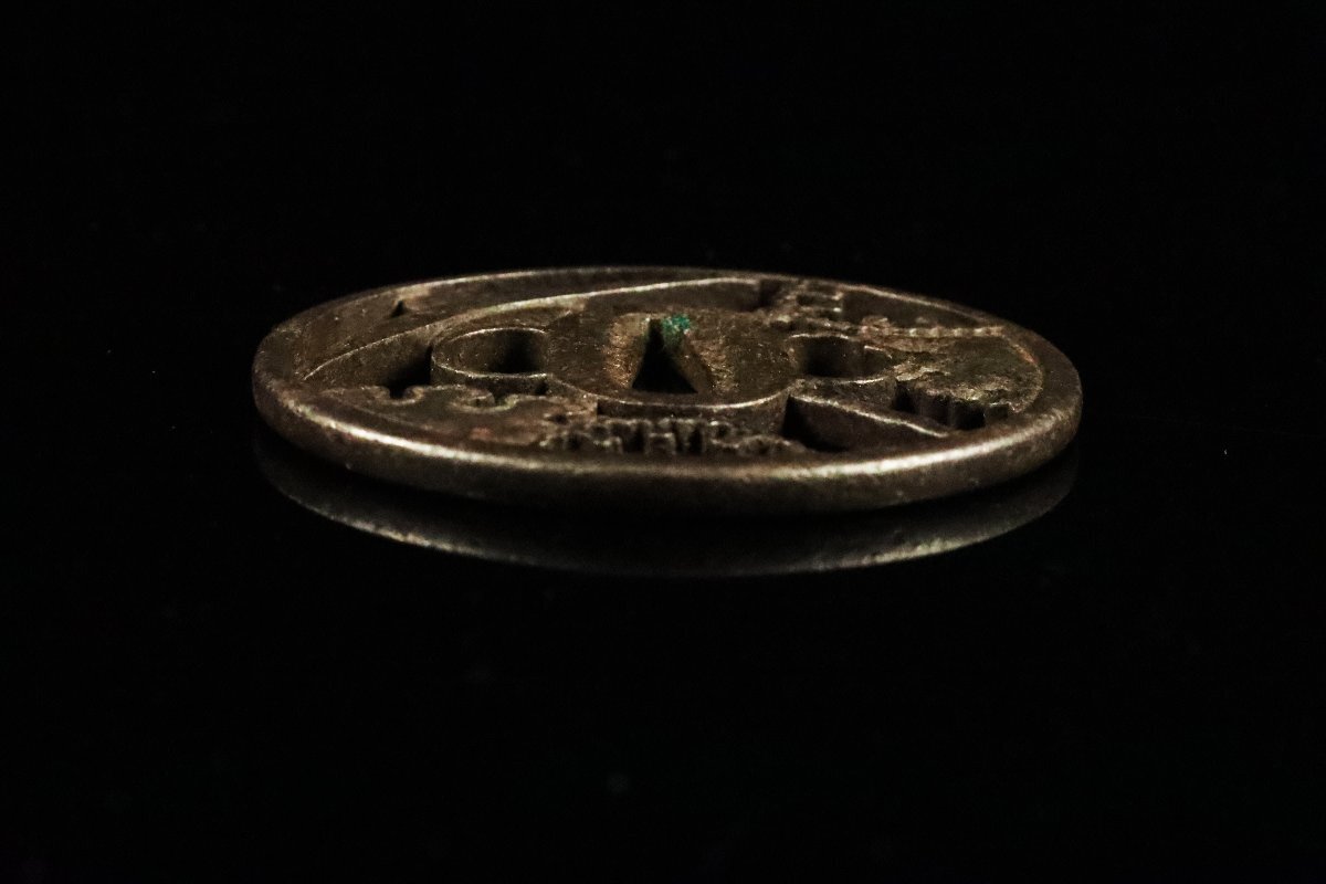 [ASAHI] редкий металлический .. сырой гарда меча металлический земля круг форма . снег .. нет . -слойный толщина название товар старый дом магазин . collector сброшенный товар [710175qy]