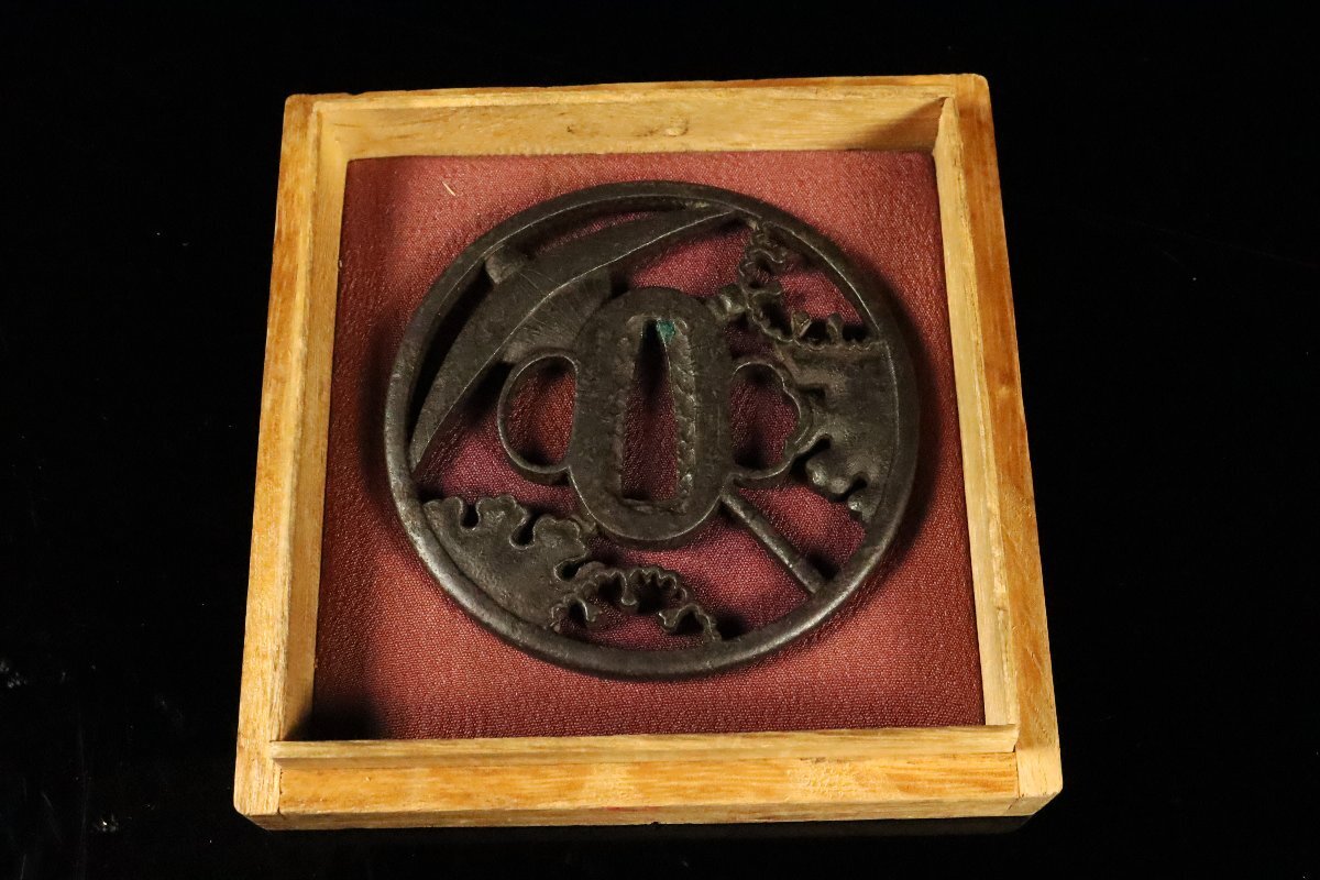 [ASAHI] редкий металлический .. сырой гарда меча металлический земля круг форма . снег .. нет . -слойный толщина название товар старый дом магазин . collector сброшенный товар [710175qy]