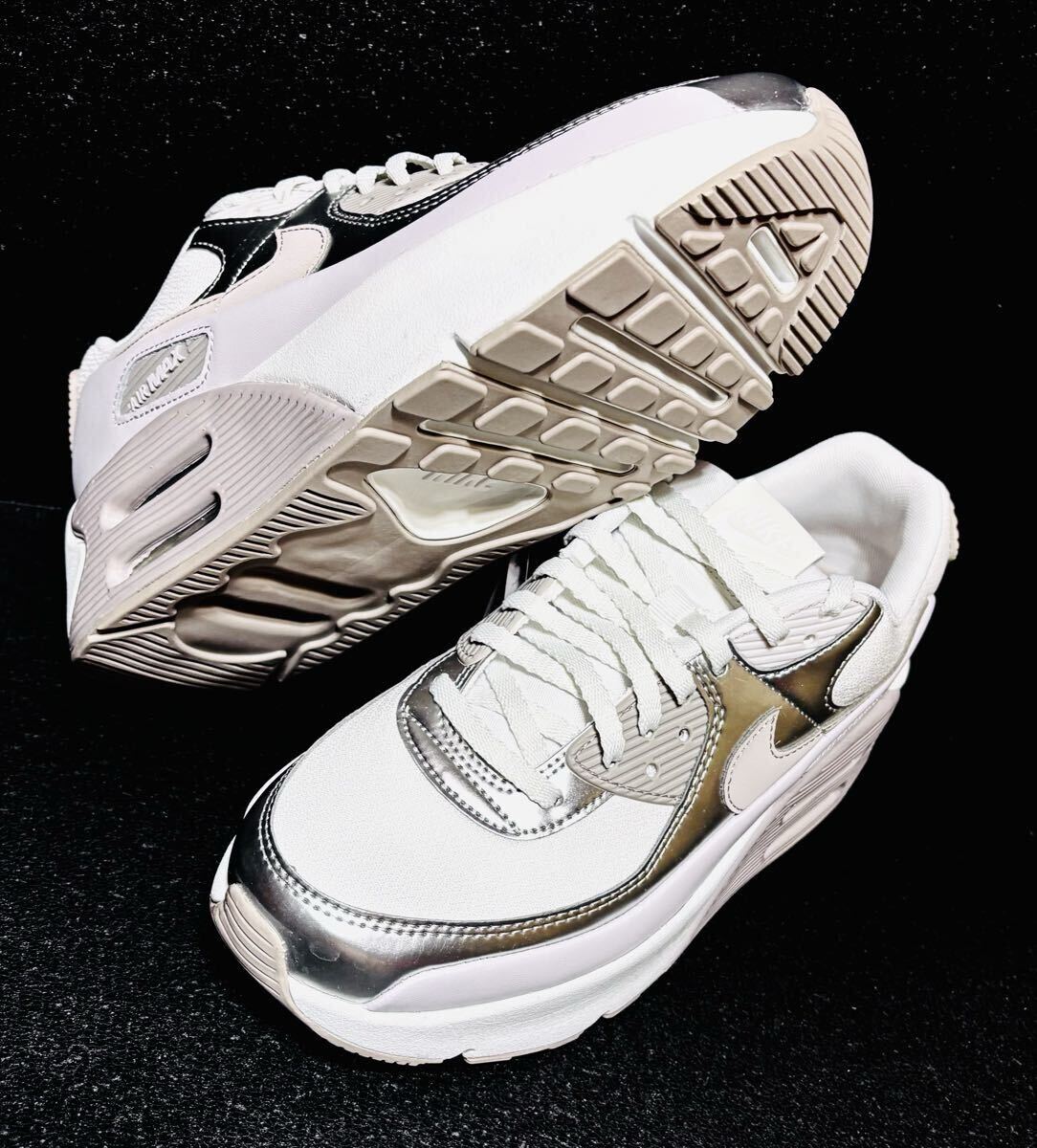 ☆送料込■新品25.5cm■ナイキ エア マックス90 LV8 AIR MAX 90 サミットホワイト/メタリックプラチナム【定価.19030円】WMNS _画像5