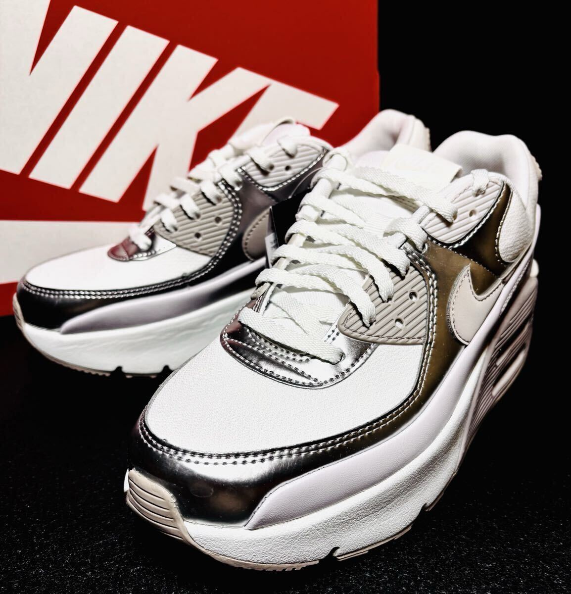 ☆送料込■新品25.5cm■ナイキ エア マックス90 LV8 AIR MAX 90 サミットホワイト/メタリックプラチナム【定価.19030円】WMNS _画像2