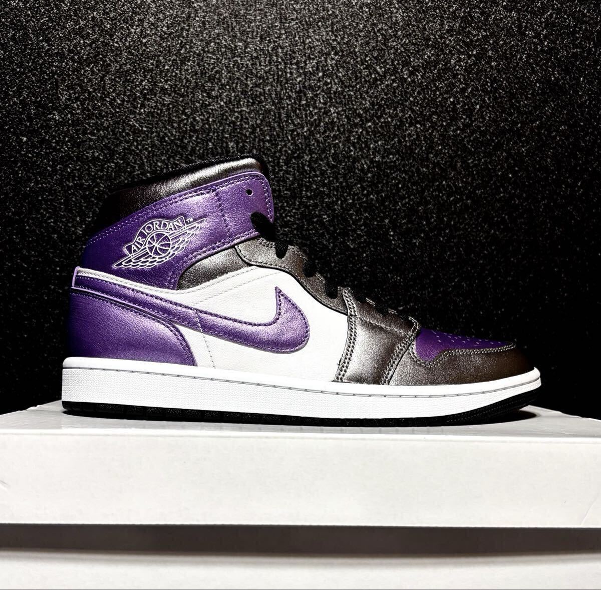 ☆送料込■新品26.0cm■ナイキ エア ジョーダン１MID ホワイト/ブラック/グレープアイス AIR JORDAN 1 WMNS【定価.20350円】_画像4