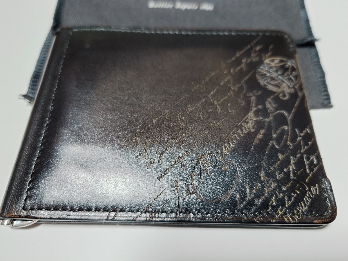 ベルルッティカリグラフィマネークリップフィギュアスクリットコンパクトウォレット Berluti ベルルッティ カリグラフィマネークリップフィギュア