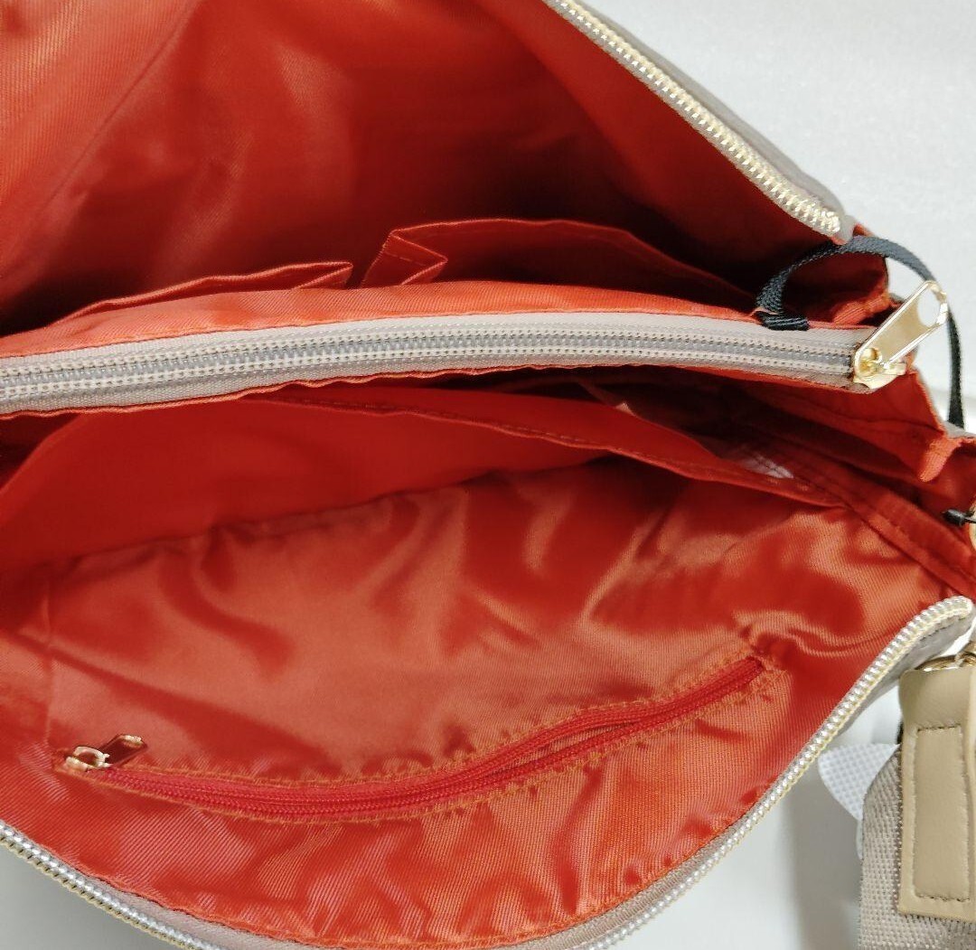 ウィズエイブル 高密度サスティナポリ ９ポケット ３層ショルダーバッグ_画像8