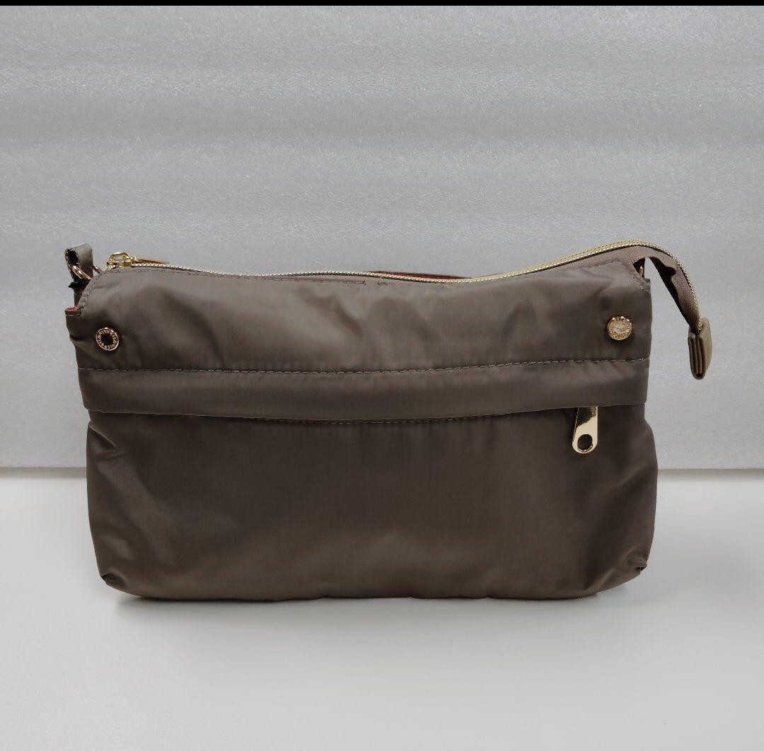 ウィズエイブル 高密度サスティナポリ ９ポケット ３層ショルダーバッグ_画像1