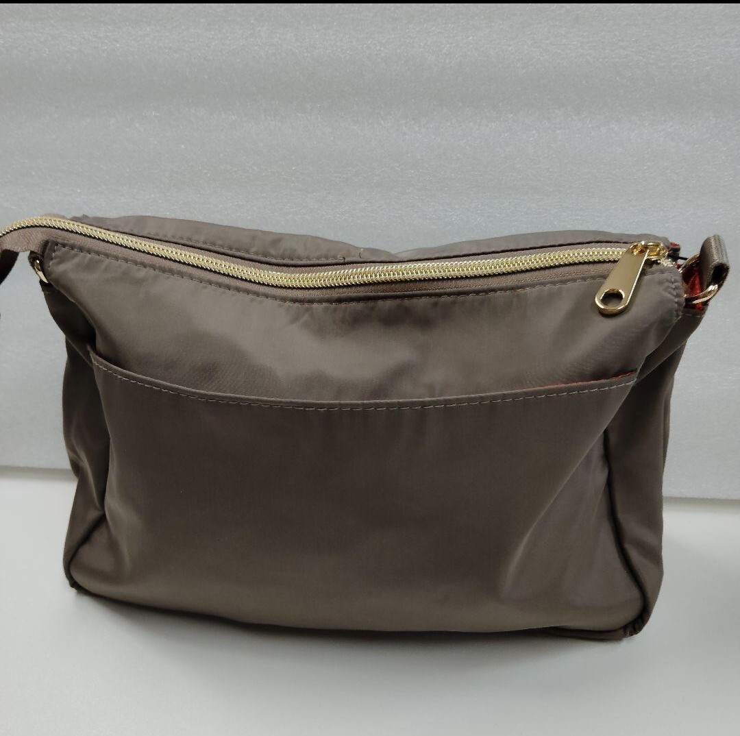 ウィズエイブル 高密度サスティナポリ ９ポケット ３層ショルダーバッグ_画像5