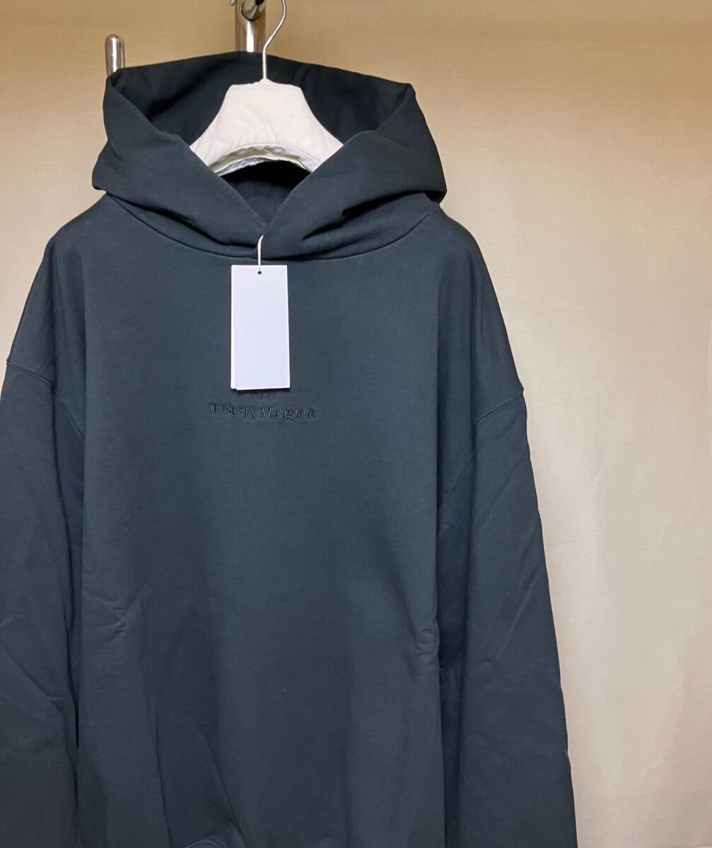 新品 M マルジェラ 22ss 反転ロゴ パーカー ブラック　 黒 黒黒 オーバー 7011_画像2