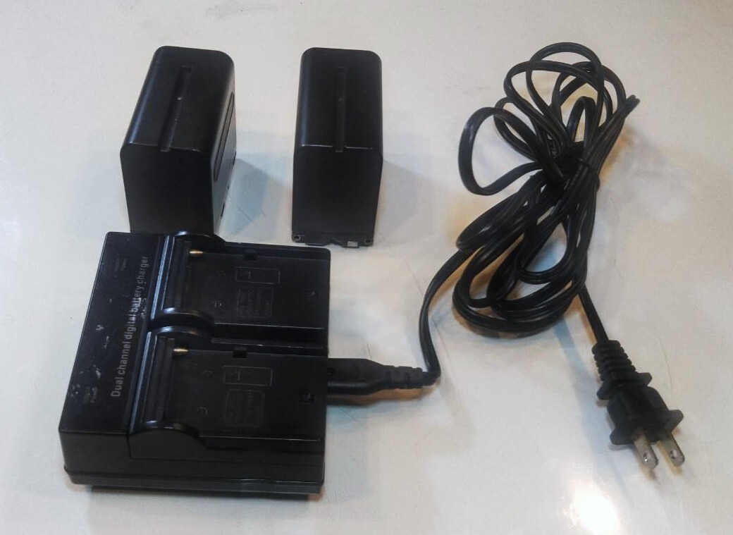 Yongnuo YN-900 LEDビデオライト LEDを900球搭載3200K/5500K■充電式バッテリー2個■充電器■AC電源アダプター付き■ビデオカメラ撮影照明_画像7