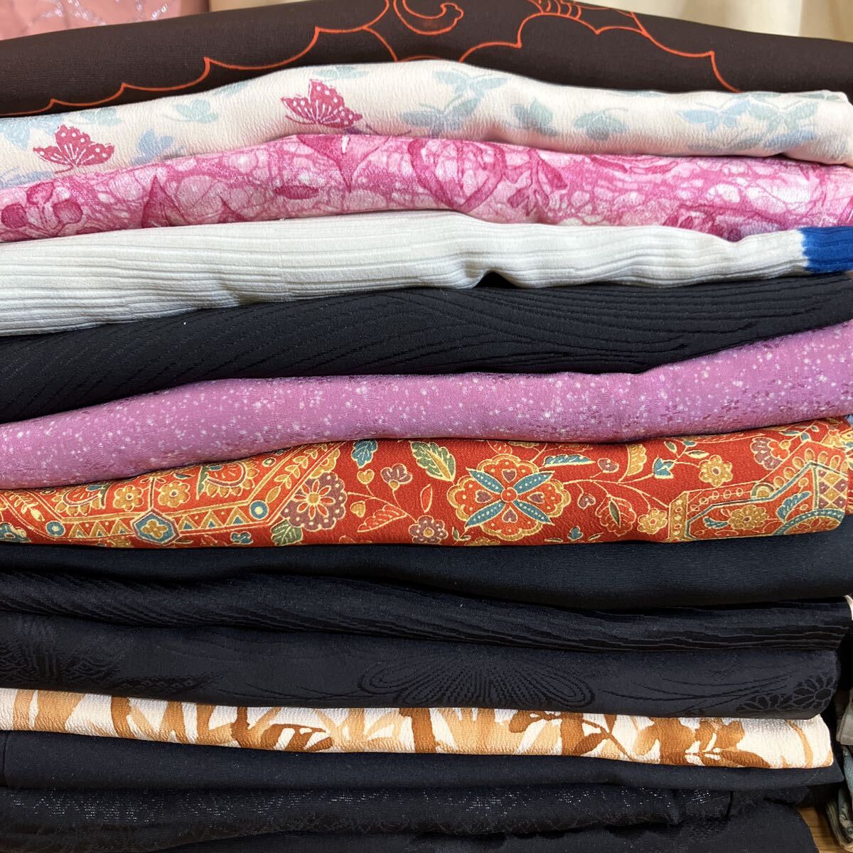 一右衛門No2225 羽織 30枚まとめ売り 黒羽織 金通し 縫い取り 刺繍 友禅 正絹着物 大量まとめ売り大処分_画像9