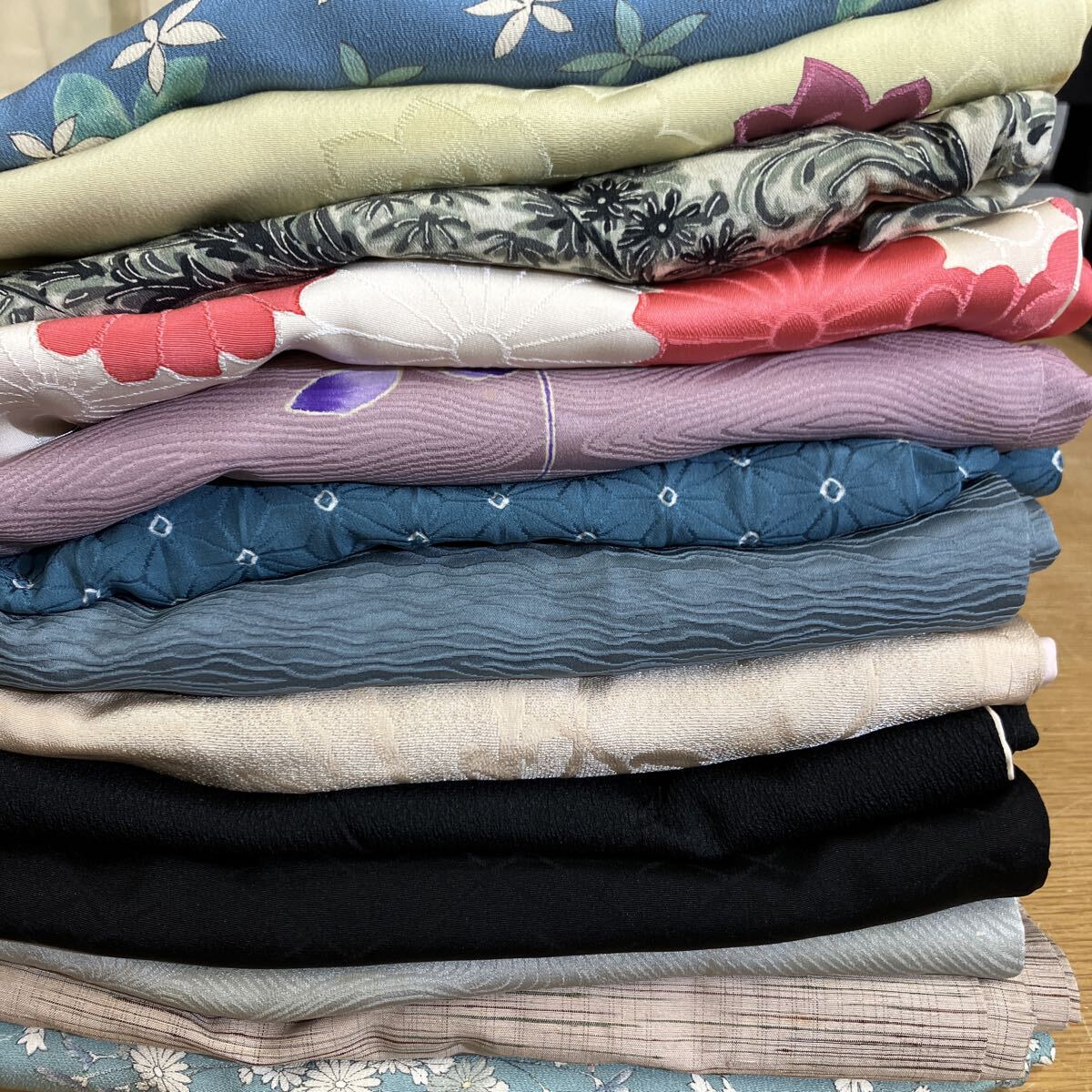 一右衛門No2225 羽織 30枚まとめ売り 黒羽織 金通し 縫い取り 刺繍 友禅 正絹着物 大量まとめ売り大処分_画像10