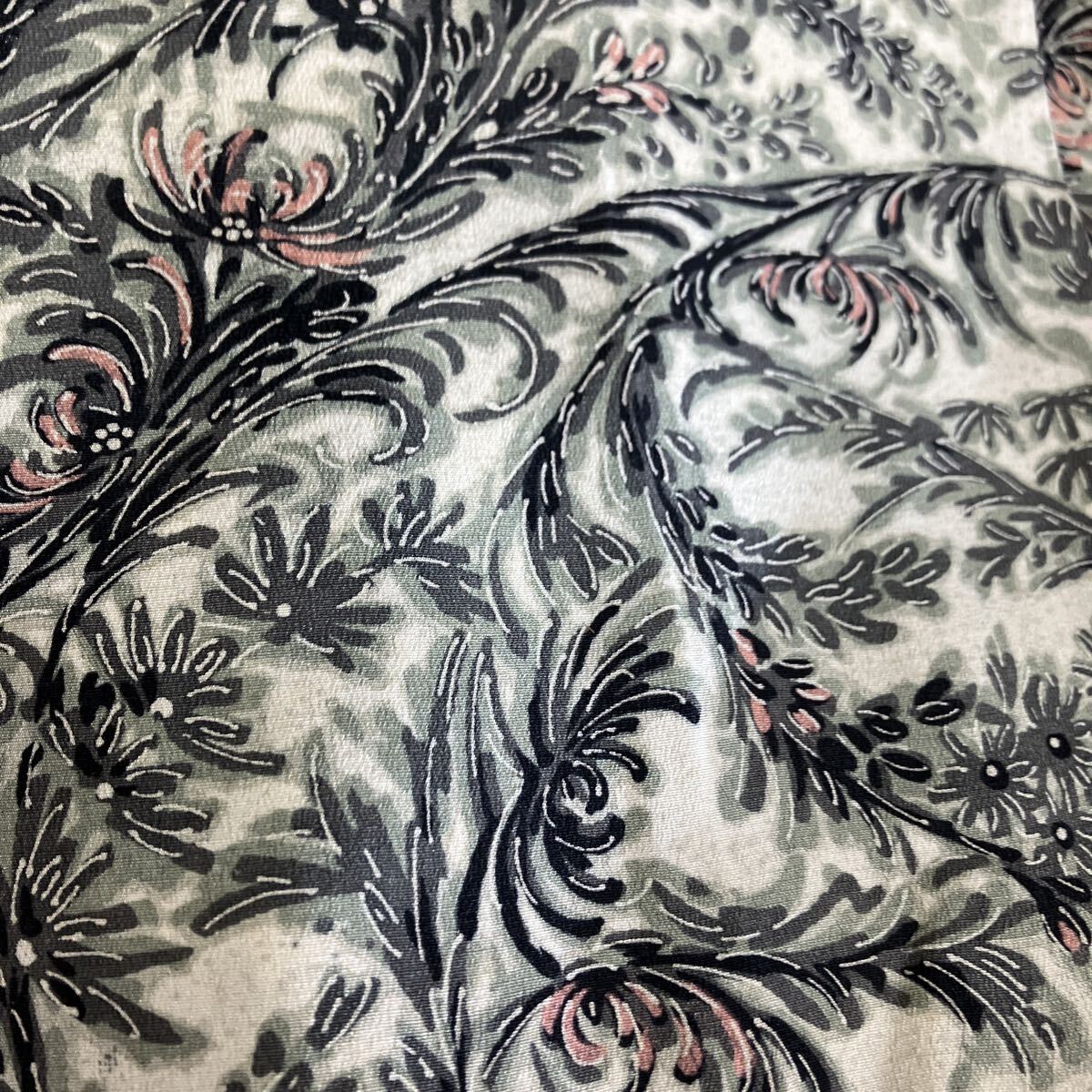 一右衛門No2225 羽織 30枚まとめ売り 黒羽織 金通し 縫い取り 刺繍 友禅 正絹着物 大量まとめ売り大処分_画像7