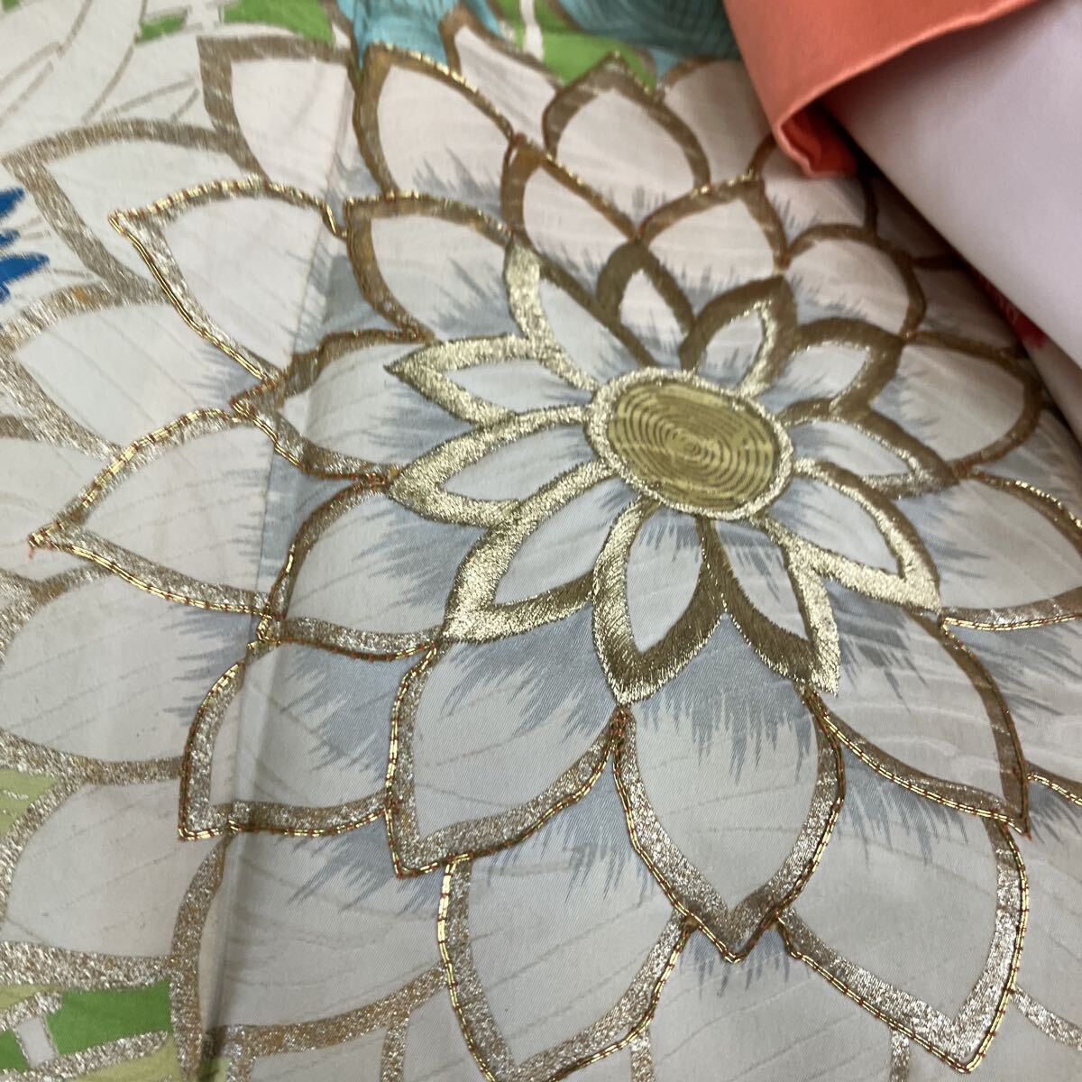 一右衛門　No2232 振袖　8枚　長襦袢　1枚まとめ売り大処分　 京友禅 金駒刺繍 正絹着物 昭和レトロ 金彩友禅 振袖_画像7