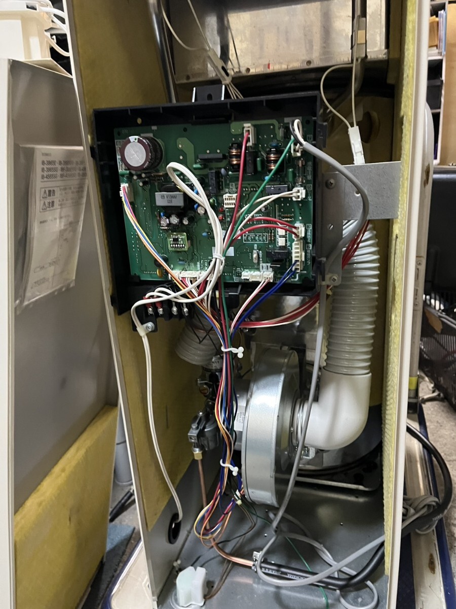 ○北海道旭川市引取限定! CHOFU 石油瞬間給湯器 IB-4565E 2021年12月製造 動作確認済 長府製作所 型式 IB-456 水道直結式 100V 中古品 ④_画像9