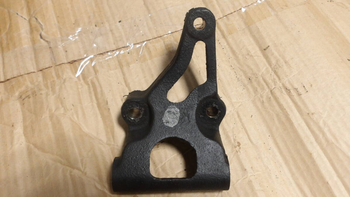 日産PK10パオPAO純正オルタネーター固定ステー原動機エンジンMA10オルタ取り付けブラケット即決即日発送可能！！_画像2